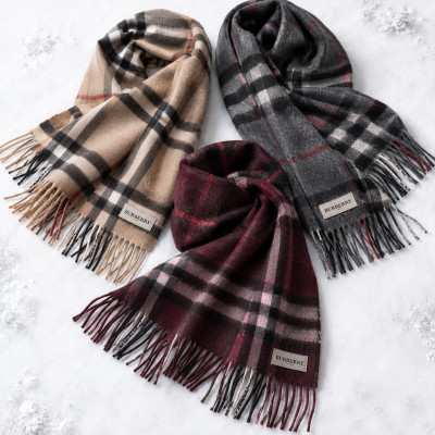 Lot d’écharpes Burberry de seconde main | FripDROP